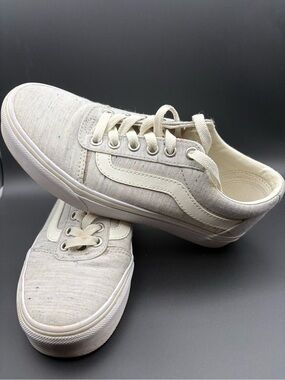 Women’s Vans Low-Top Sneakers in Light Gray with Cream Accents - Size 6
